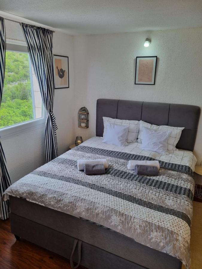 Apartmani 'Cvit' Карлобаг Екстериор снимка