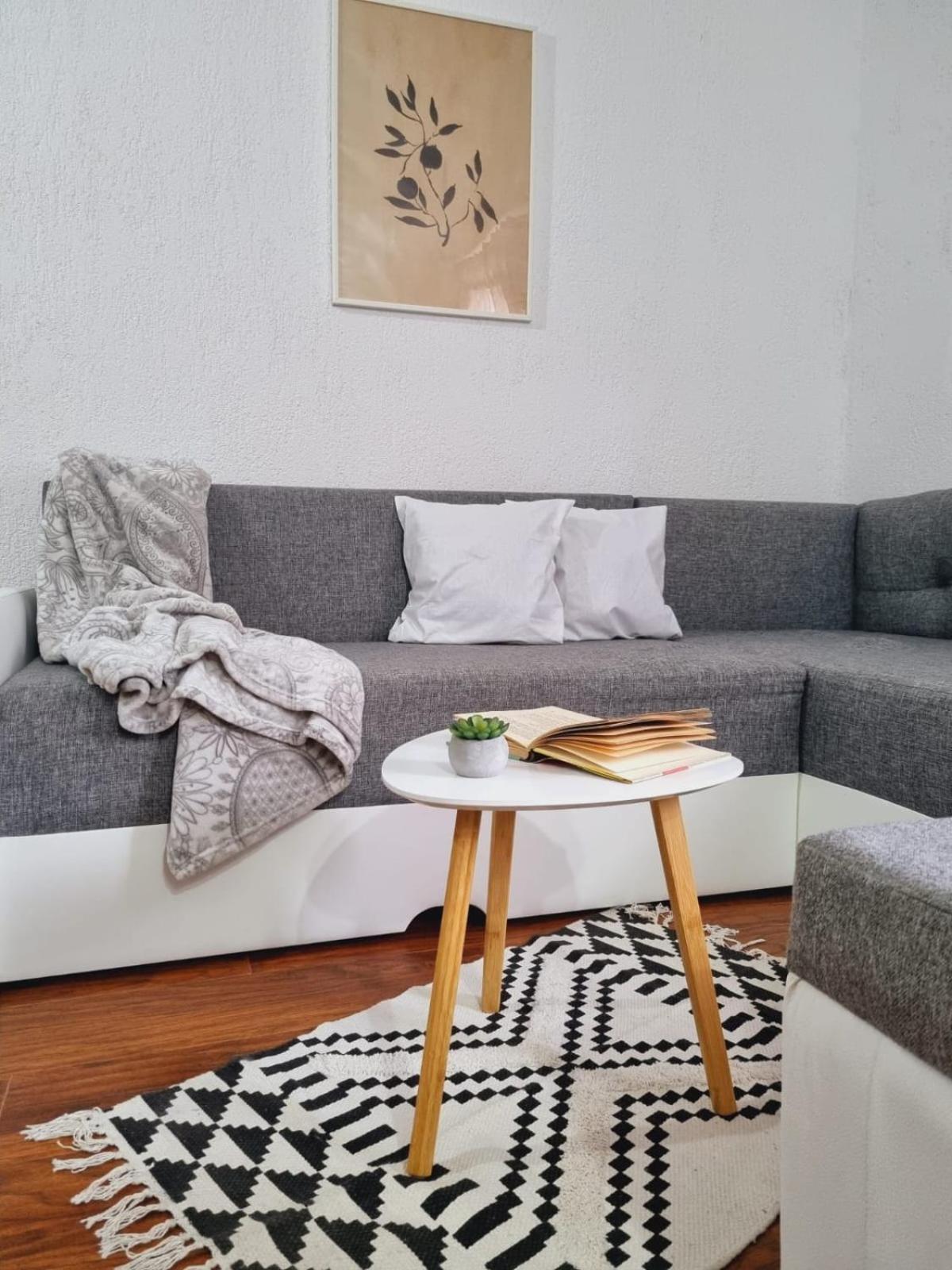 Apartmani 'Cvit' Карлобаг Екстериор снимка